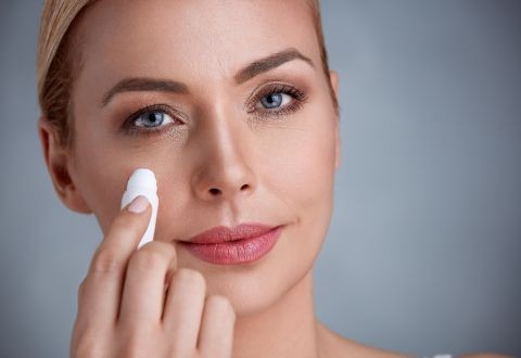 Bolsas y ojeras: cómo combinarlos tratamientos para una mirada más fresca